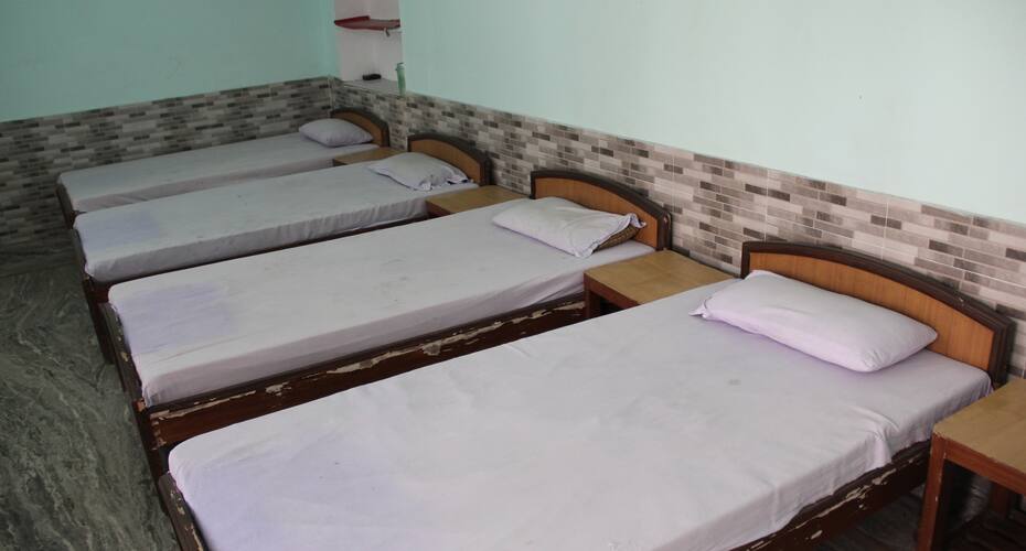 Hotel New Mansarovar, Lansdowne 4